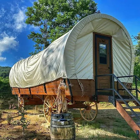 Hotel Luxury Glamping Wagon With Mountain And Vineyard Views Winery